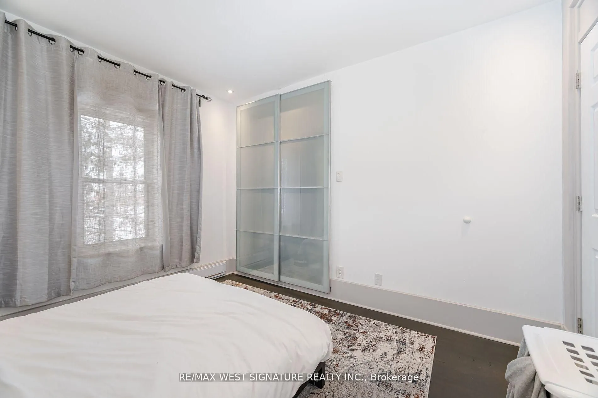 195 Victoria Street W