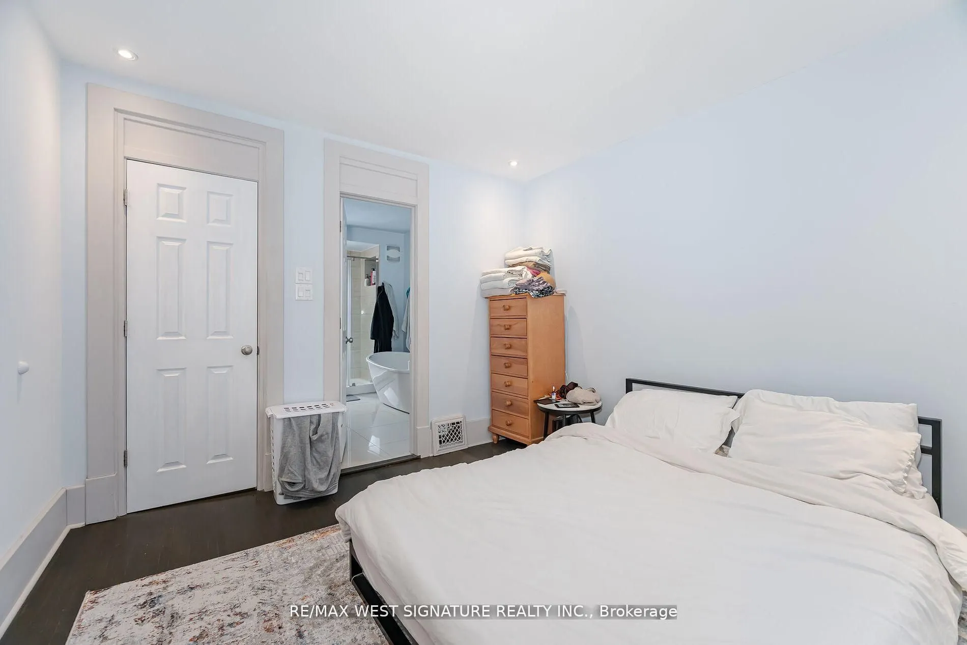 195 Victoria Street W