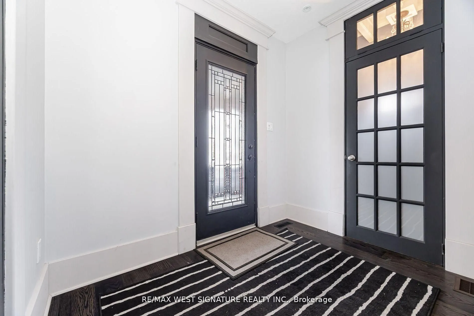 195 Victoria Street W