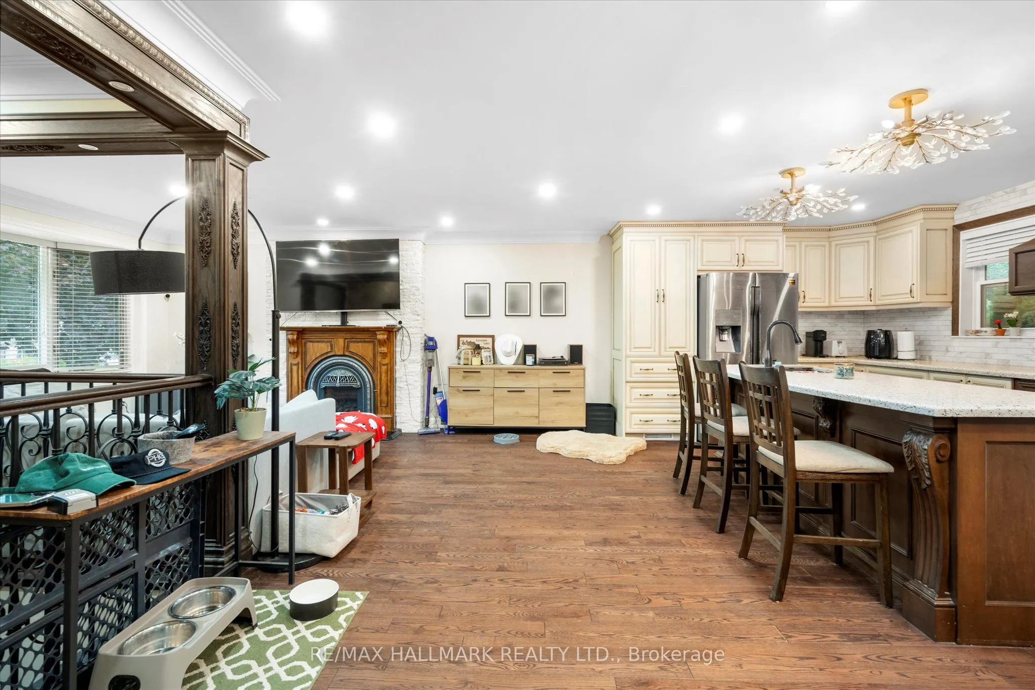 372 Dixon Boulevard