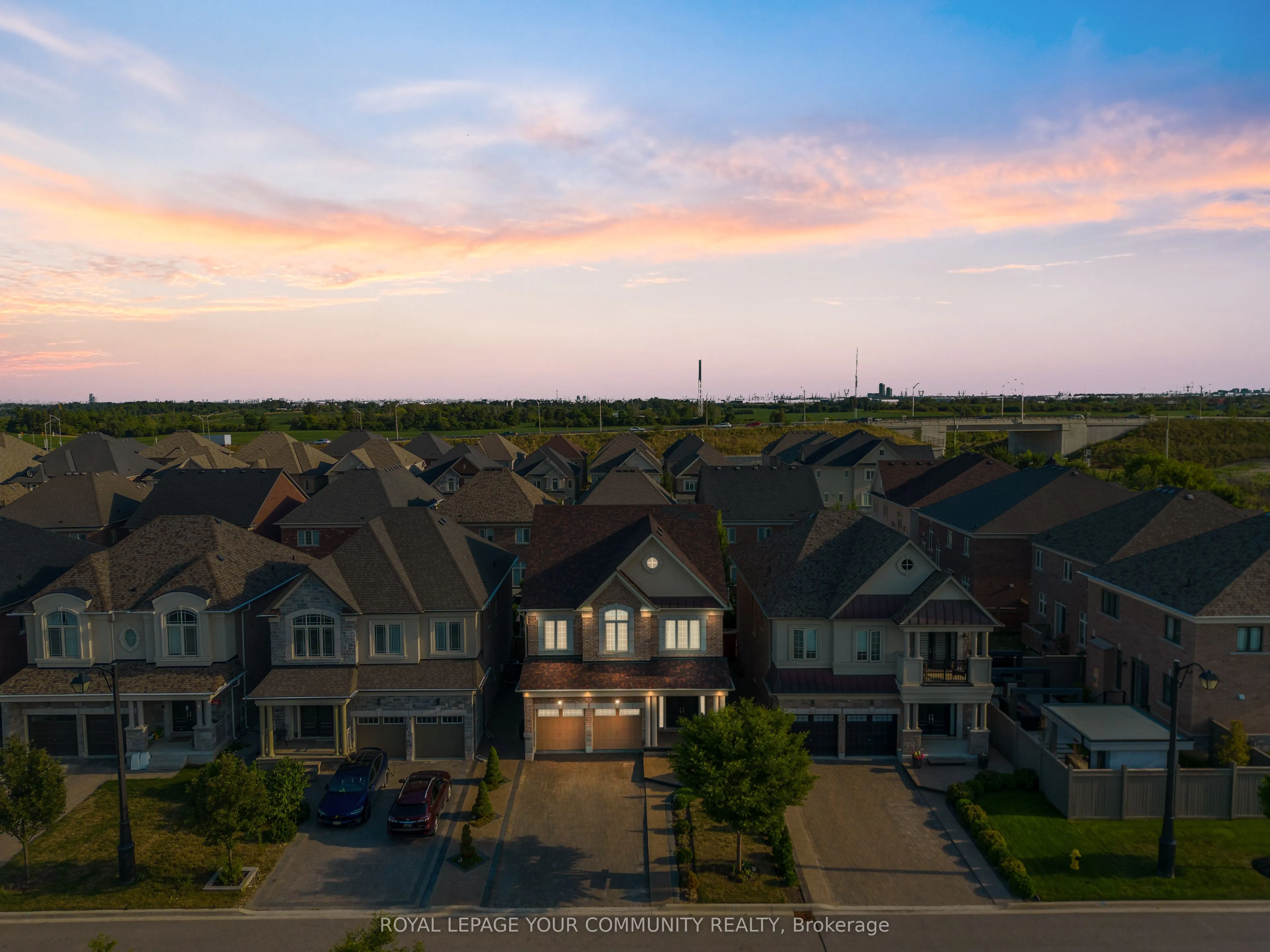 61 Ross Vennare Crescent