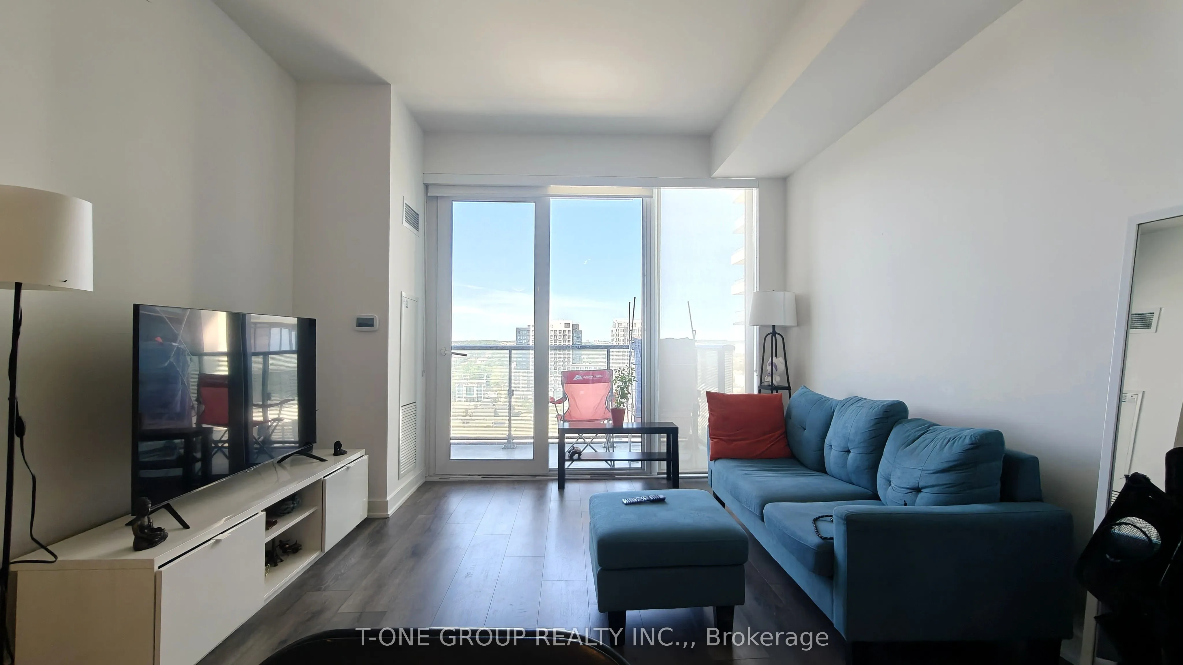 105 Oneida Crescent, #1411