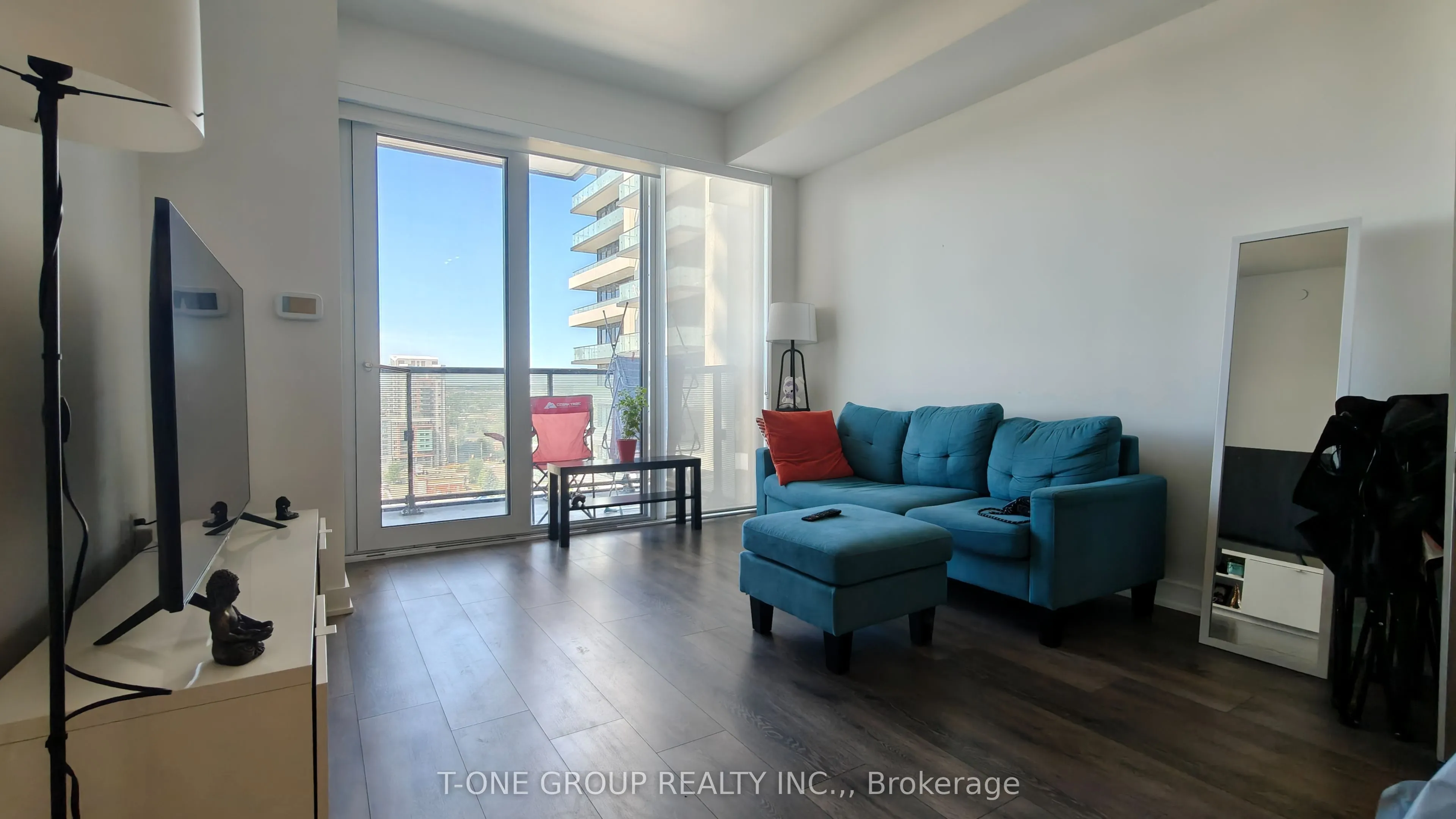 105 Oneida Crescent, #1411