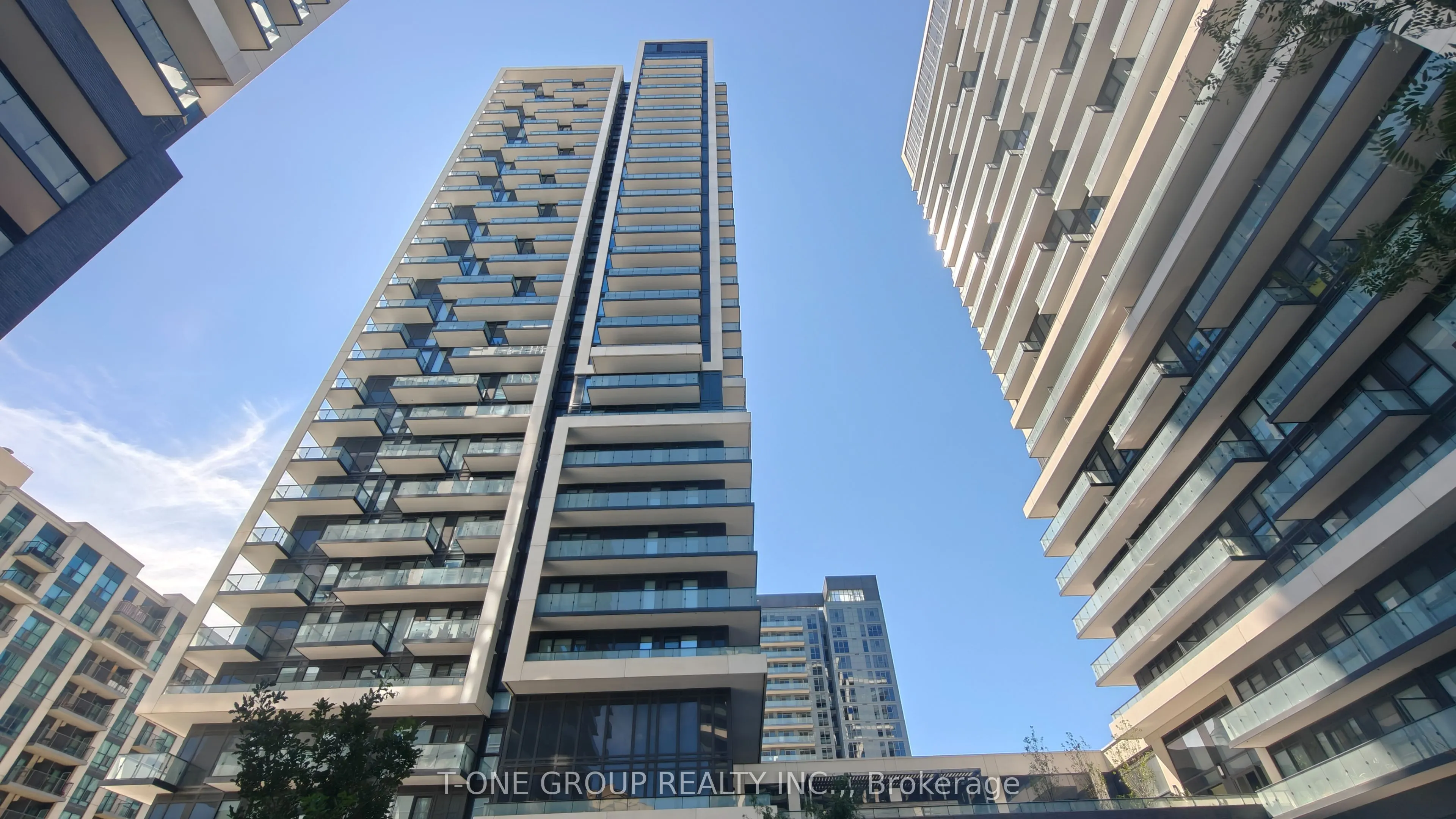 105 Oneida Crescent, #1411
