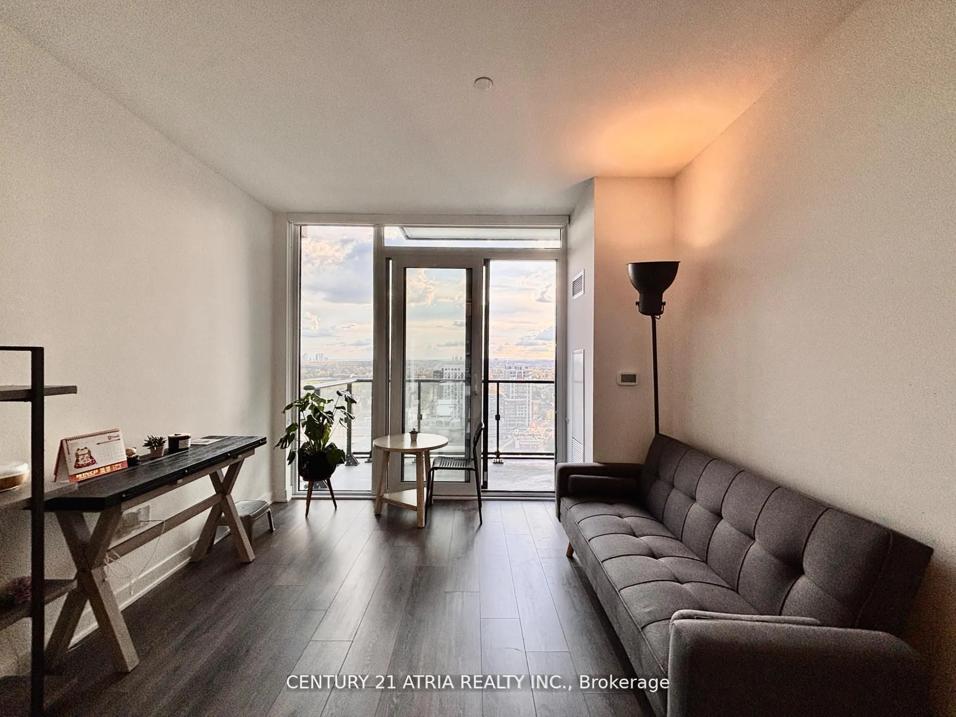 105 Oneida Crescent, #2101