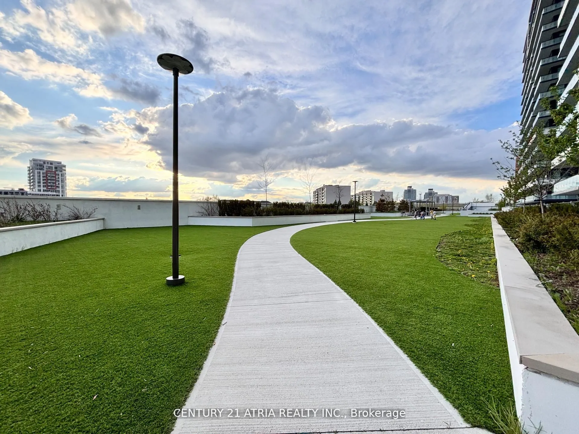 105 Oneida Crescent, #2101
