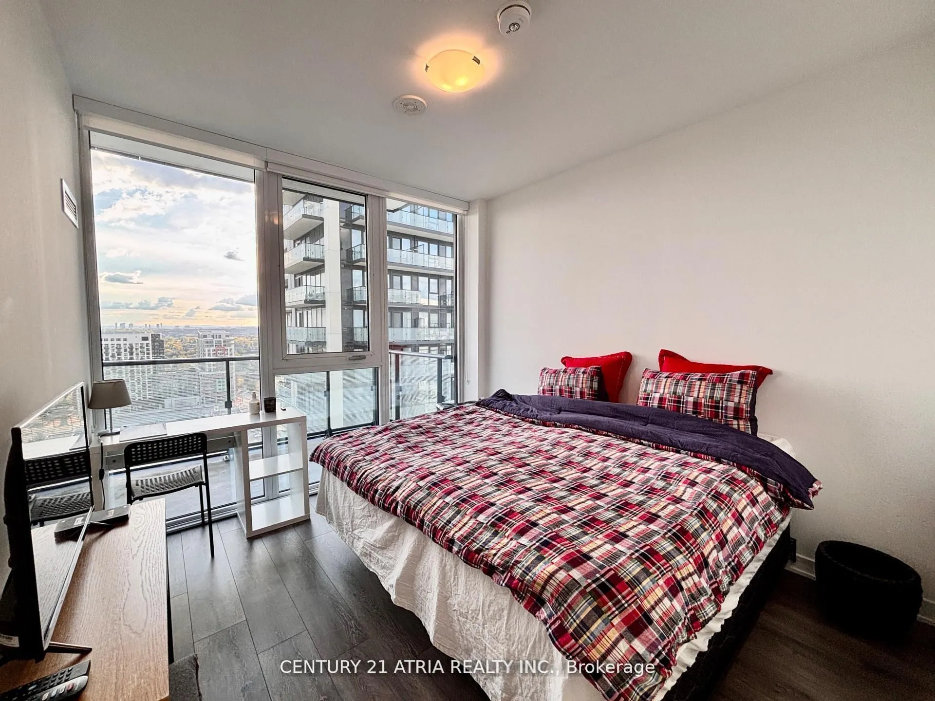 105 Oneida Crescent, #2101
