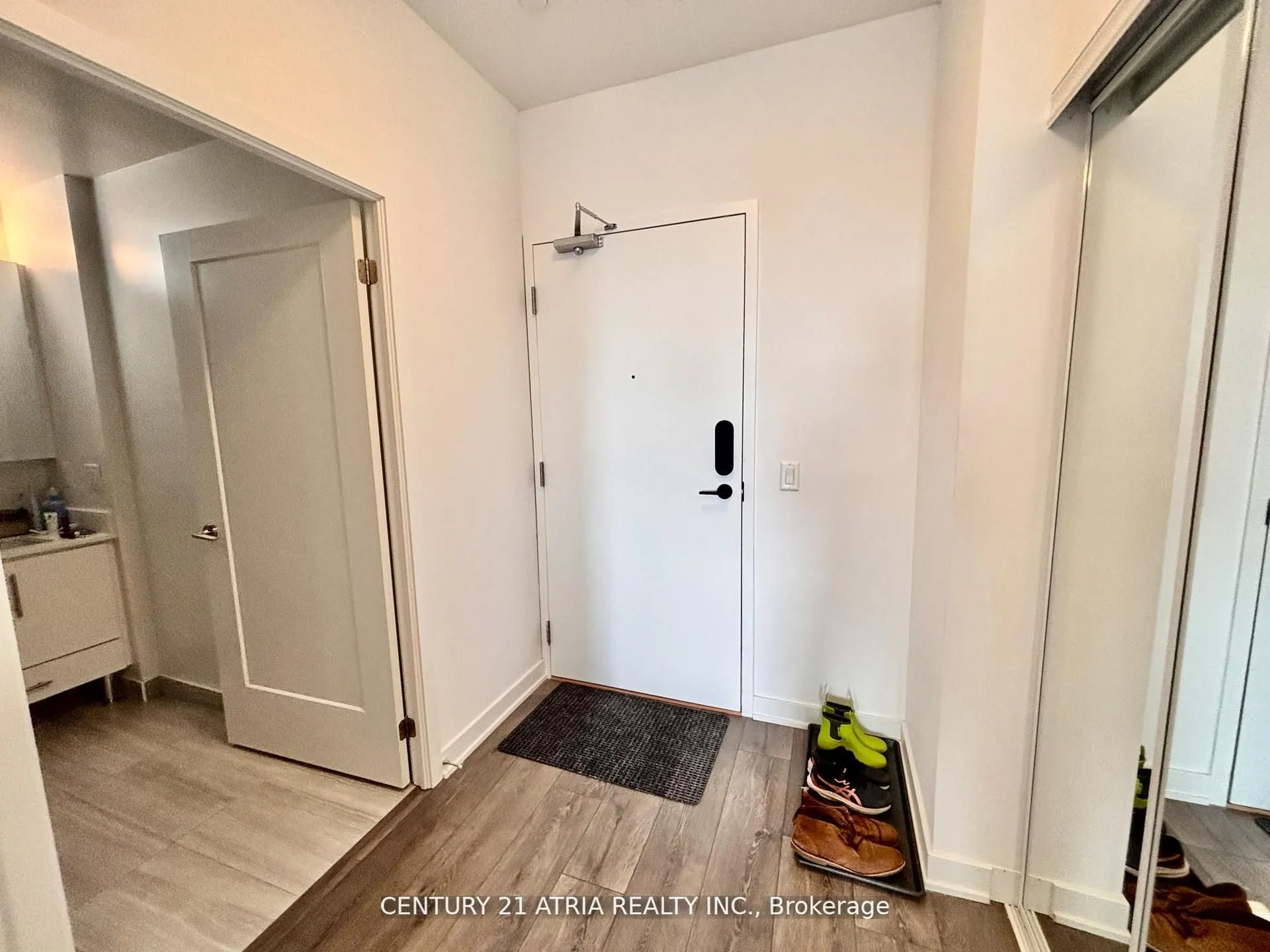 105 Oneida Crescent, #2101