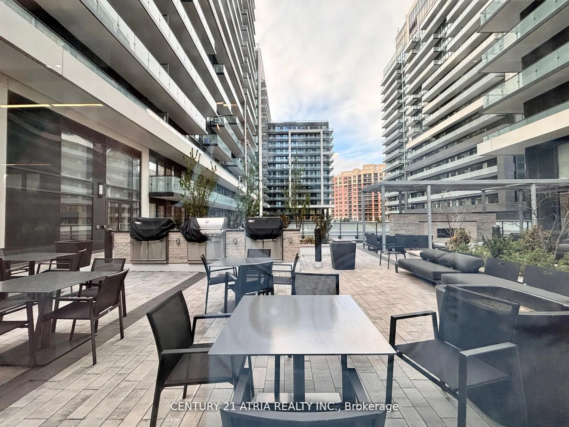 105 Oneida Crescent, #2101