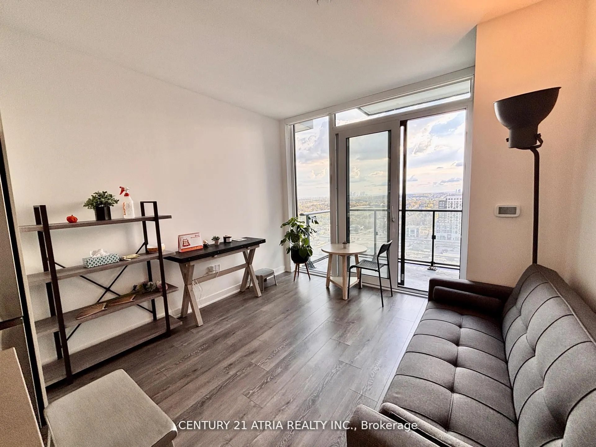 105 Oneida Crescent, #2101