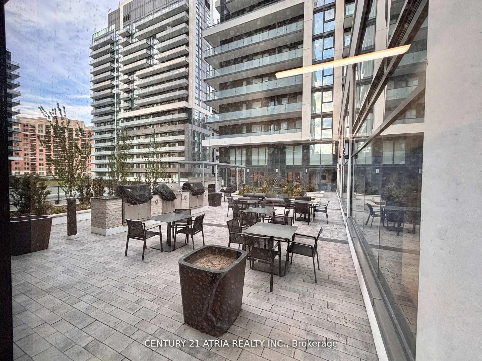 105 Oneida Crescent, #2101
