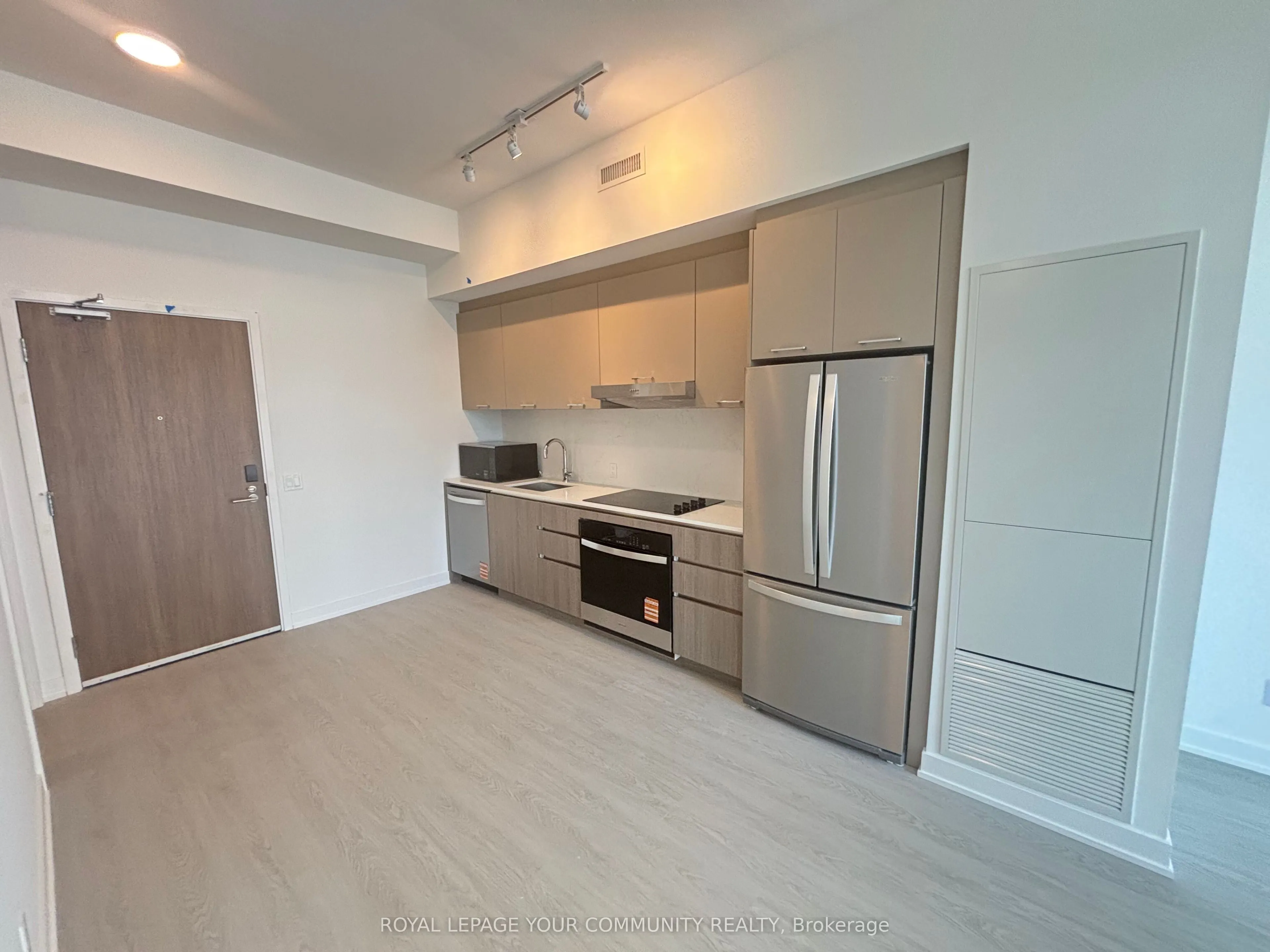 8188 Yonge Street, #502