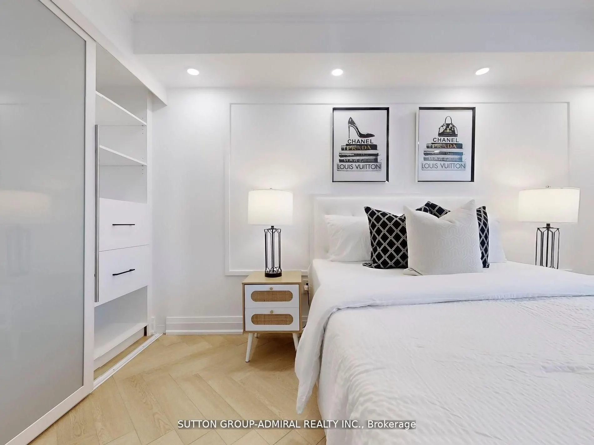 11 Townsgate Drive, #401