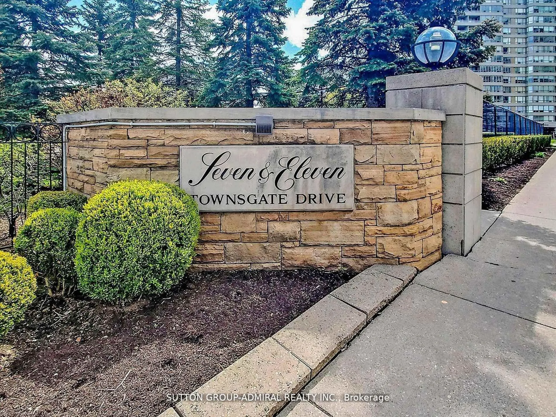 11 Townsgate Drive, #401