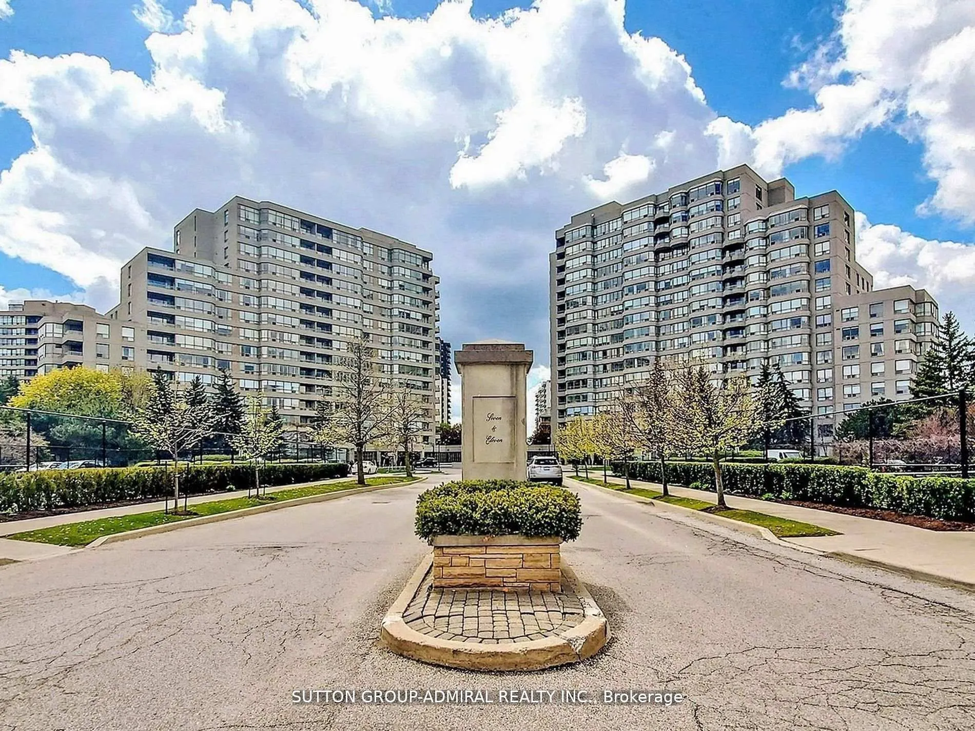 11 Townsgate Drive, #401