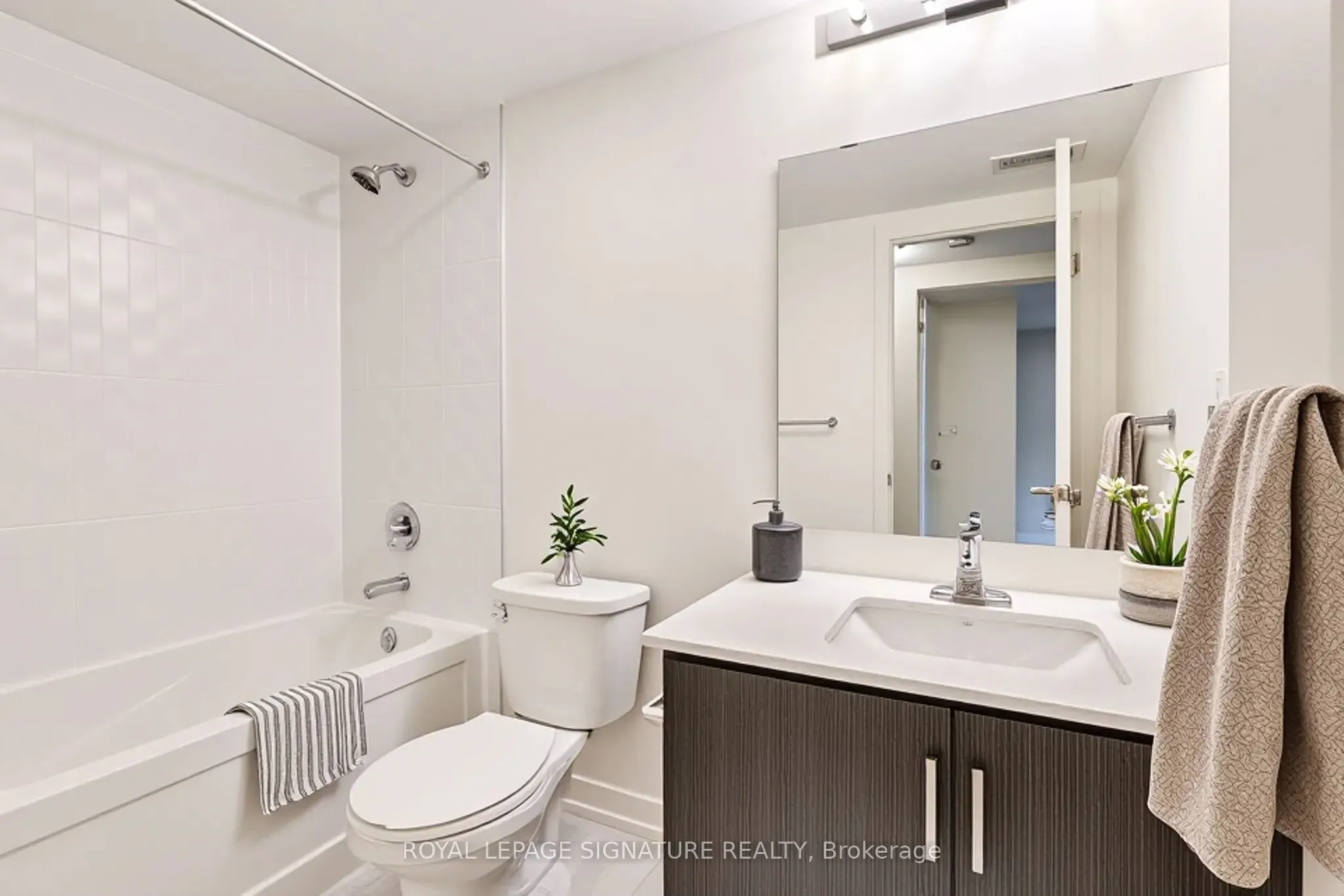 58 Elizabeth Street S, #2106