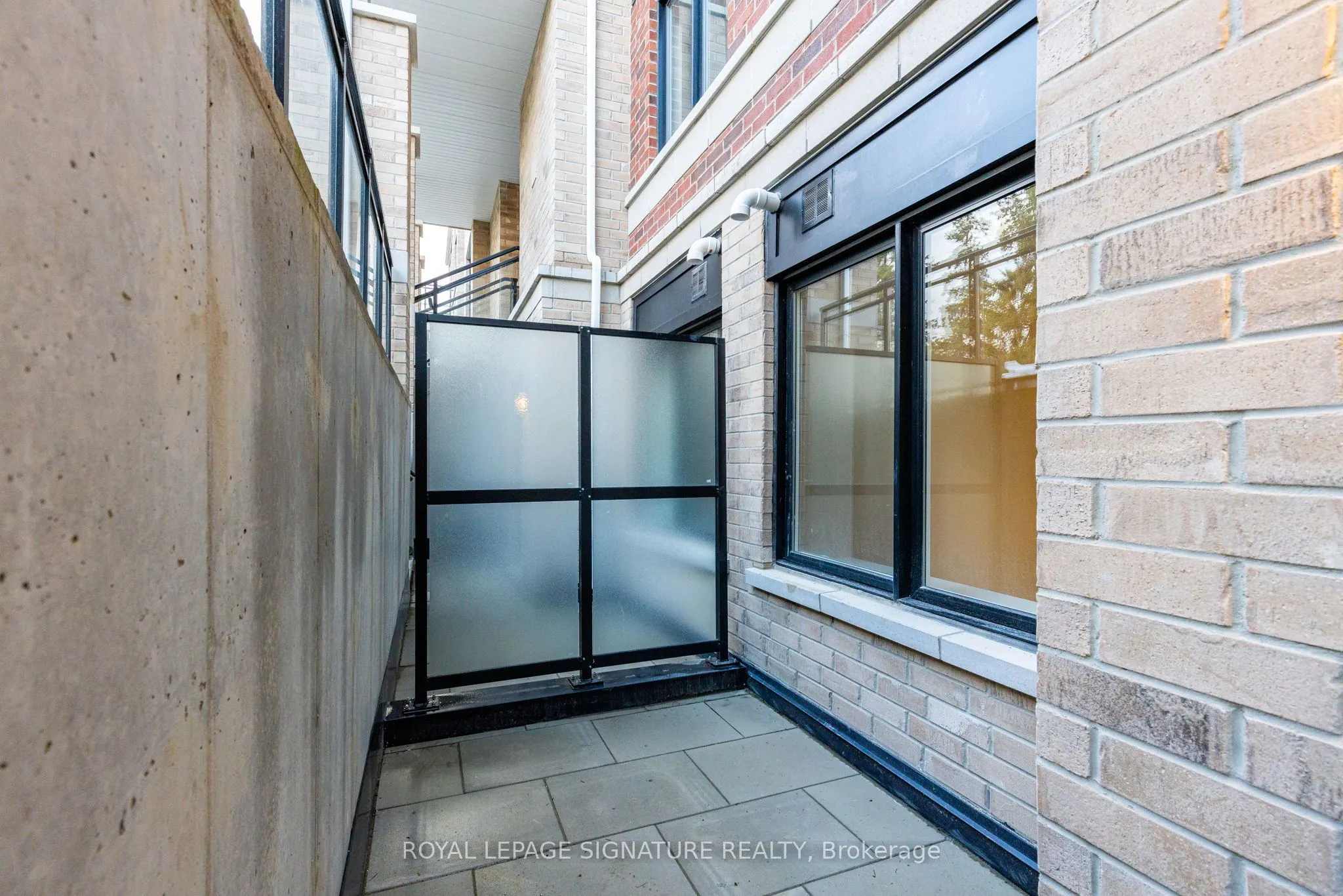 58 Elizabeth Street S, #2106