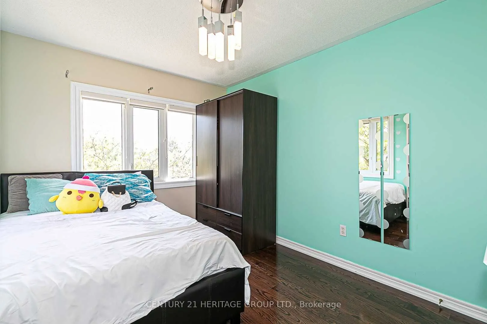 255 Shaftsbury Avenue, #56