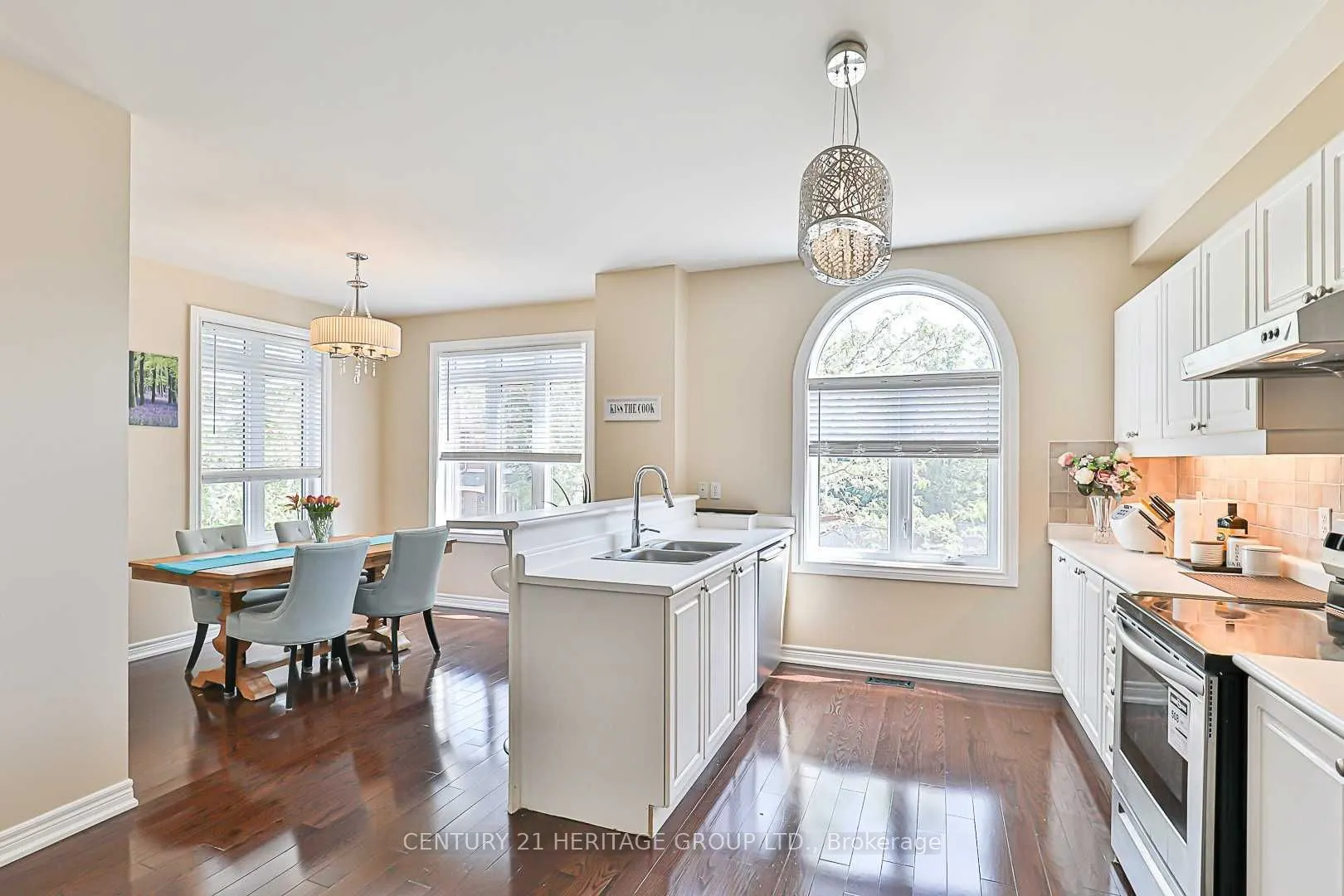 255 Shaftsbury Avenue, #56