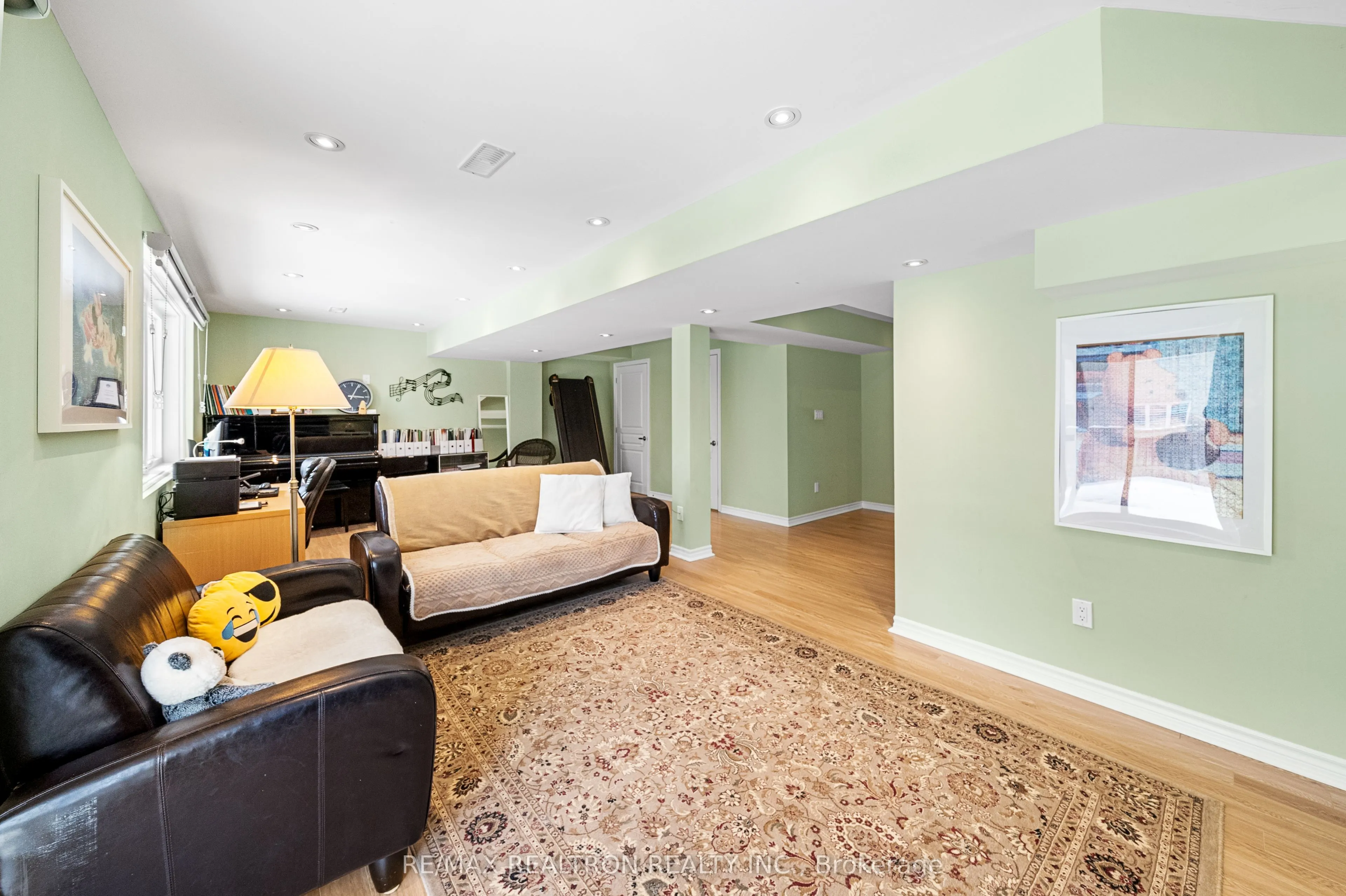 17 Mansard Drive