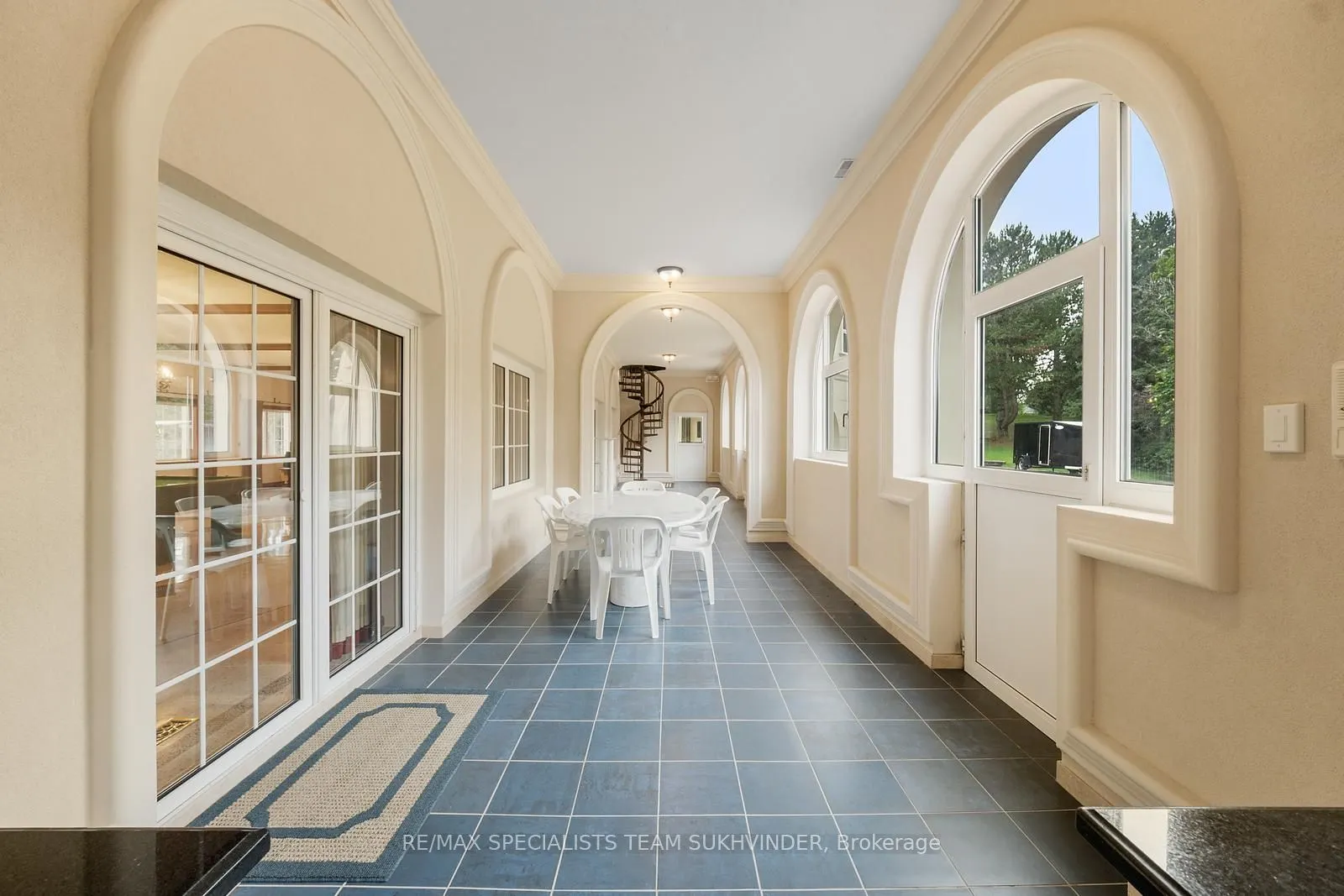 409 Dearbourne Avenue