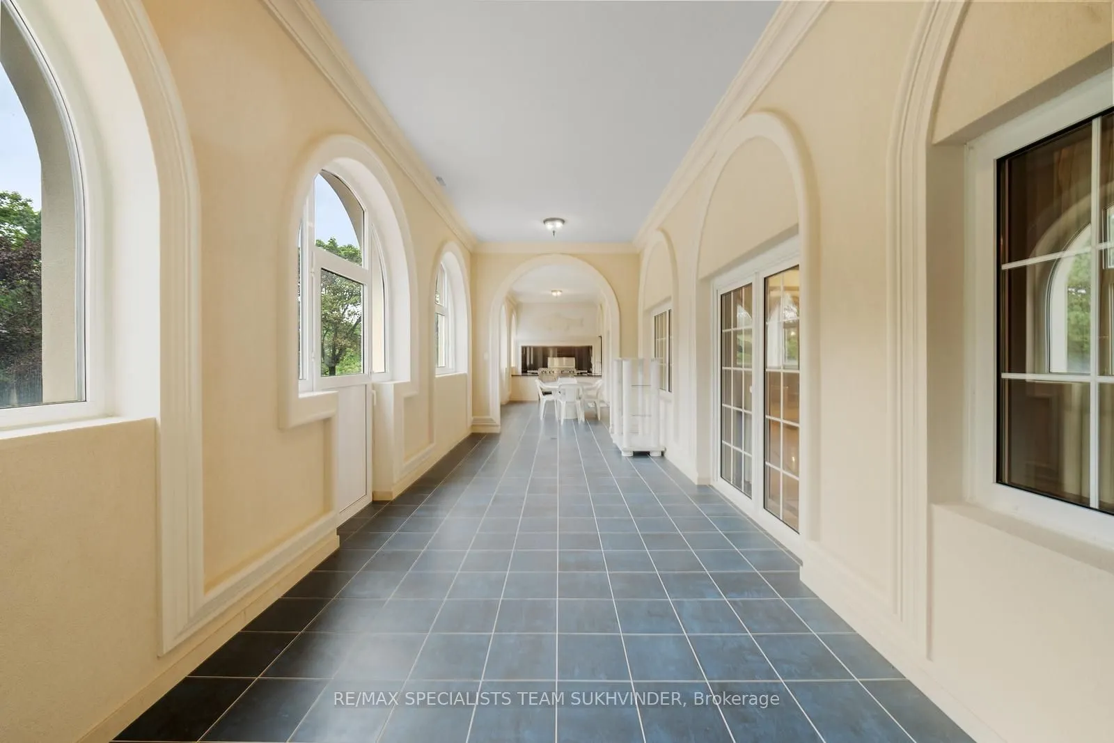 409 Dearbourne Avenue