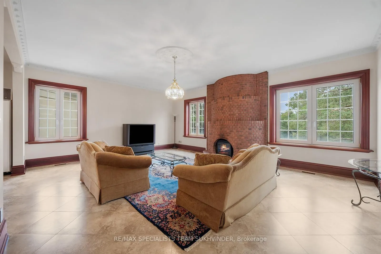409 Dearbourne Avenue