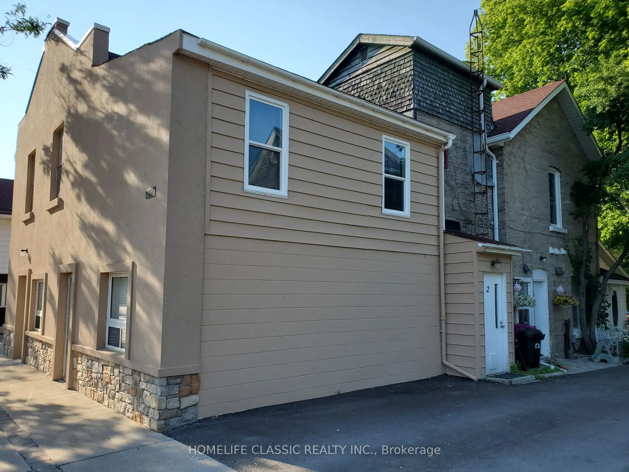 396 Simcoe Street, #2