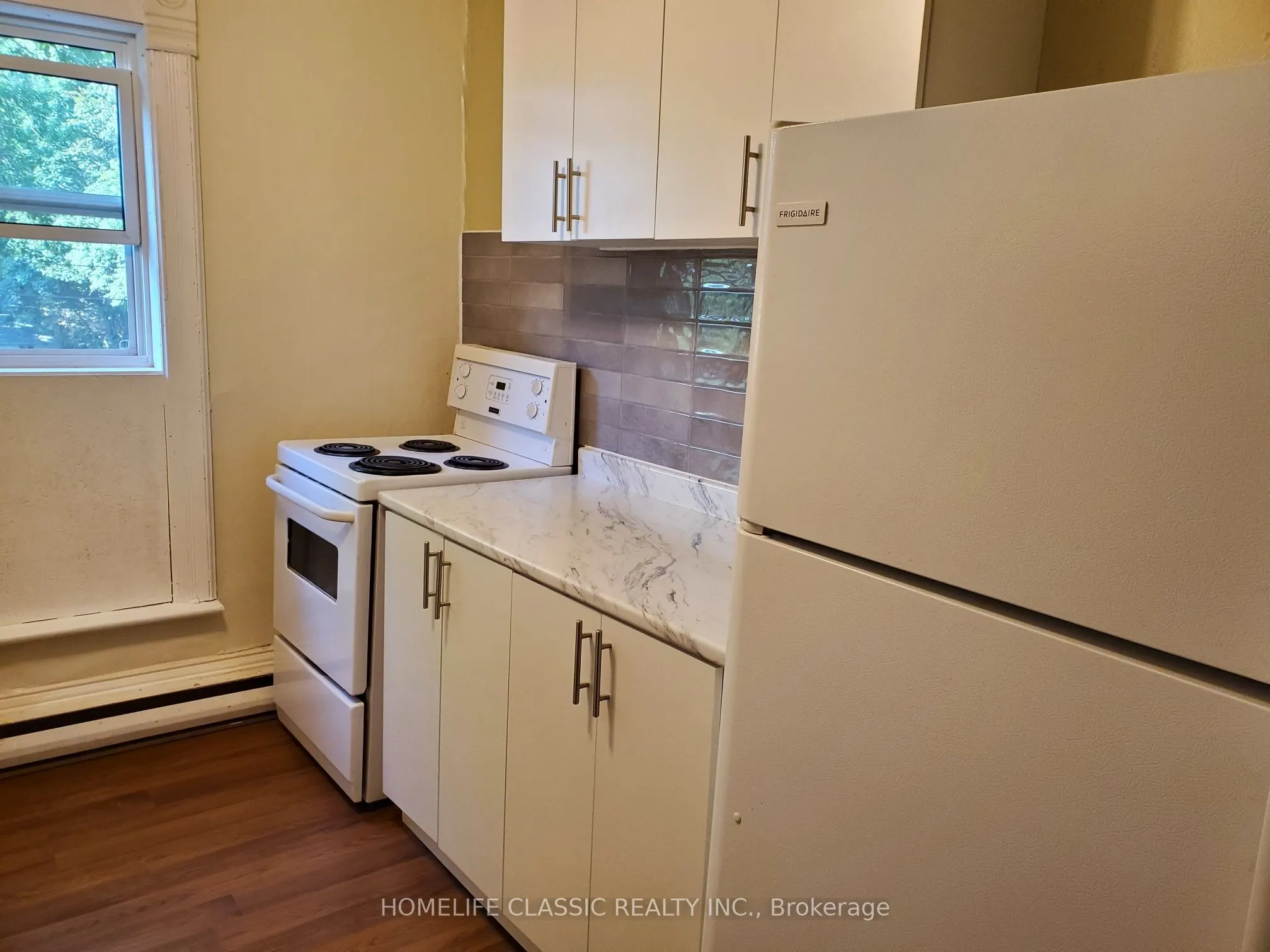 396 Simcoe Street, #2