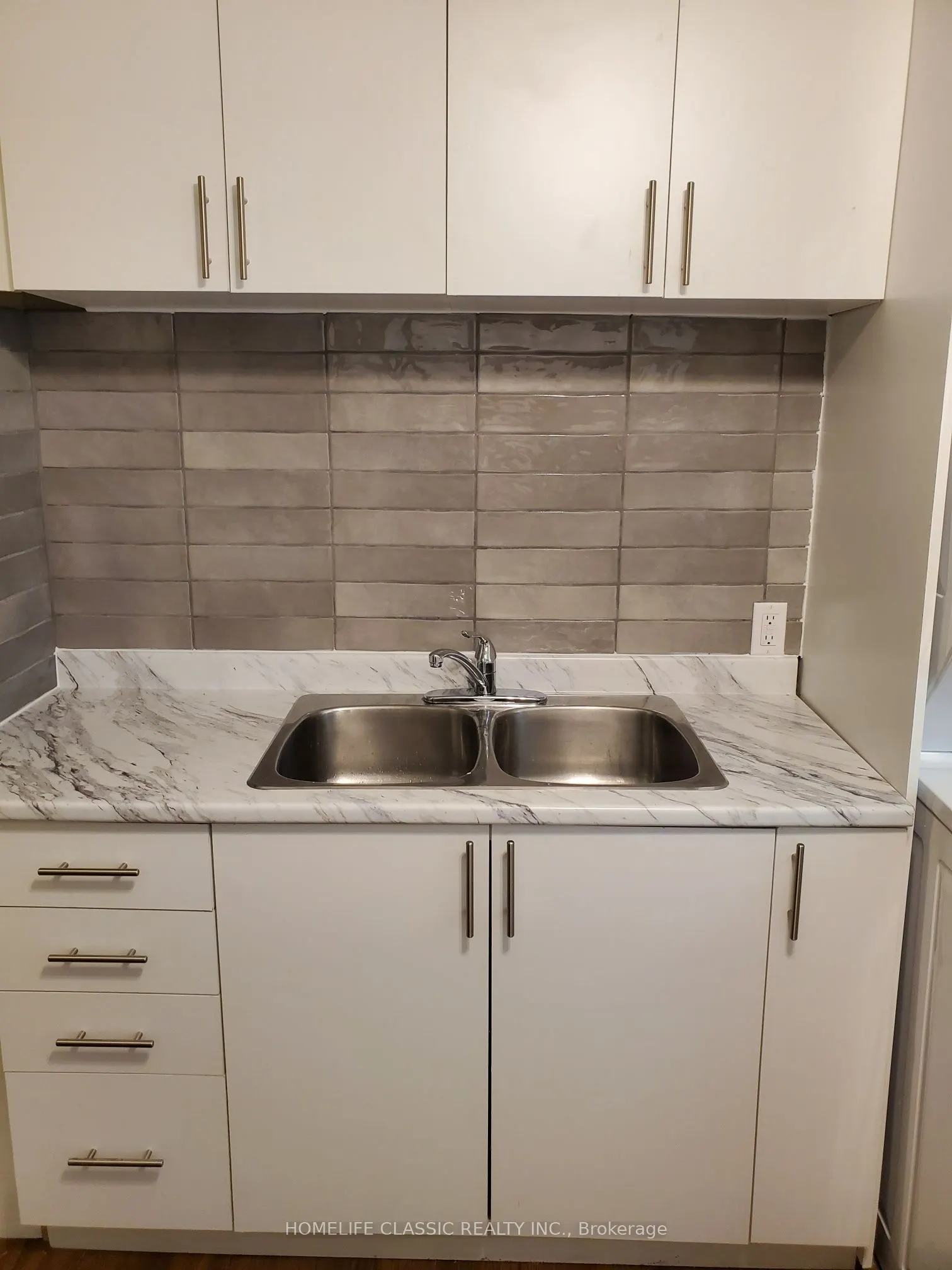 396 Simcoe Street, #2