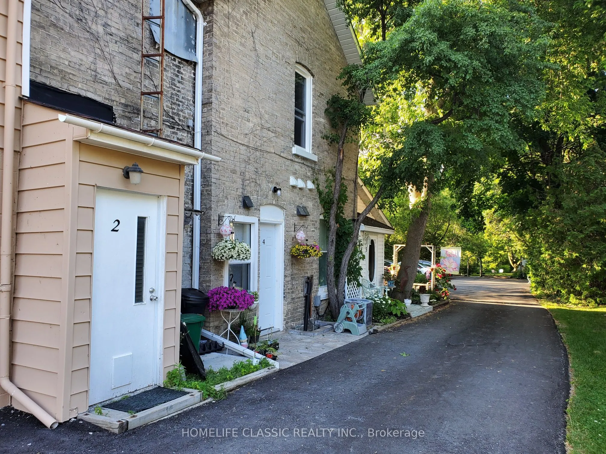 396 Simcoe Street, #2