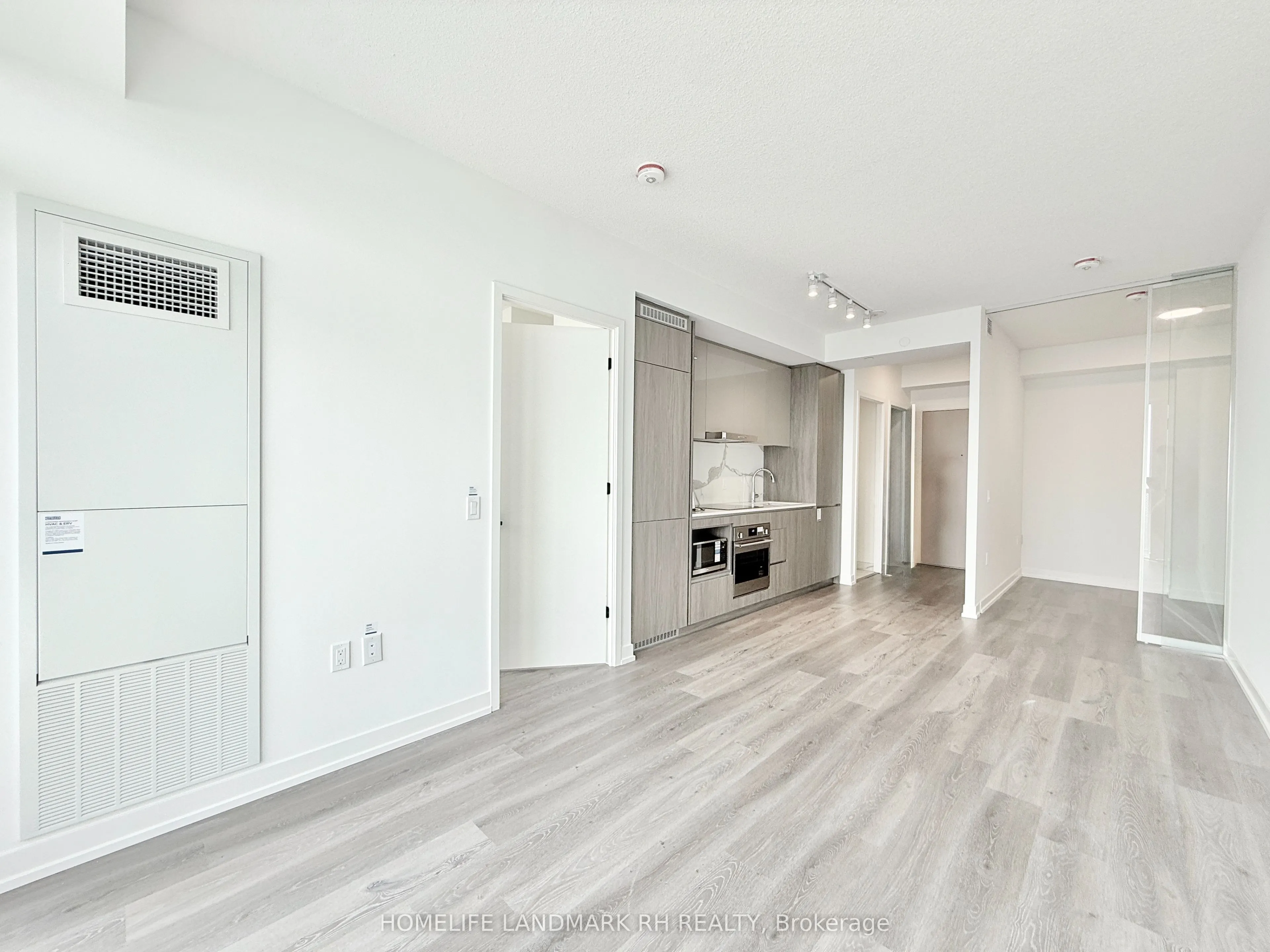 28 Interchange Way, #3806