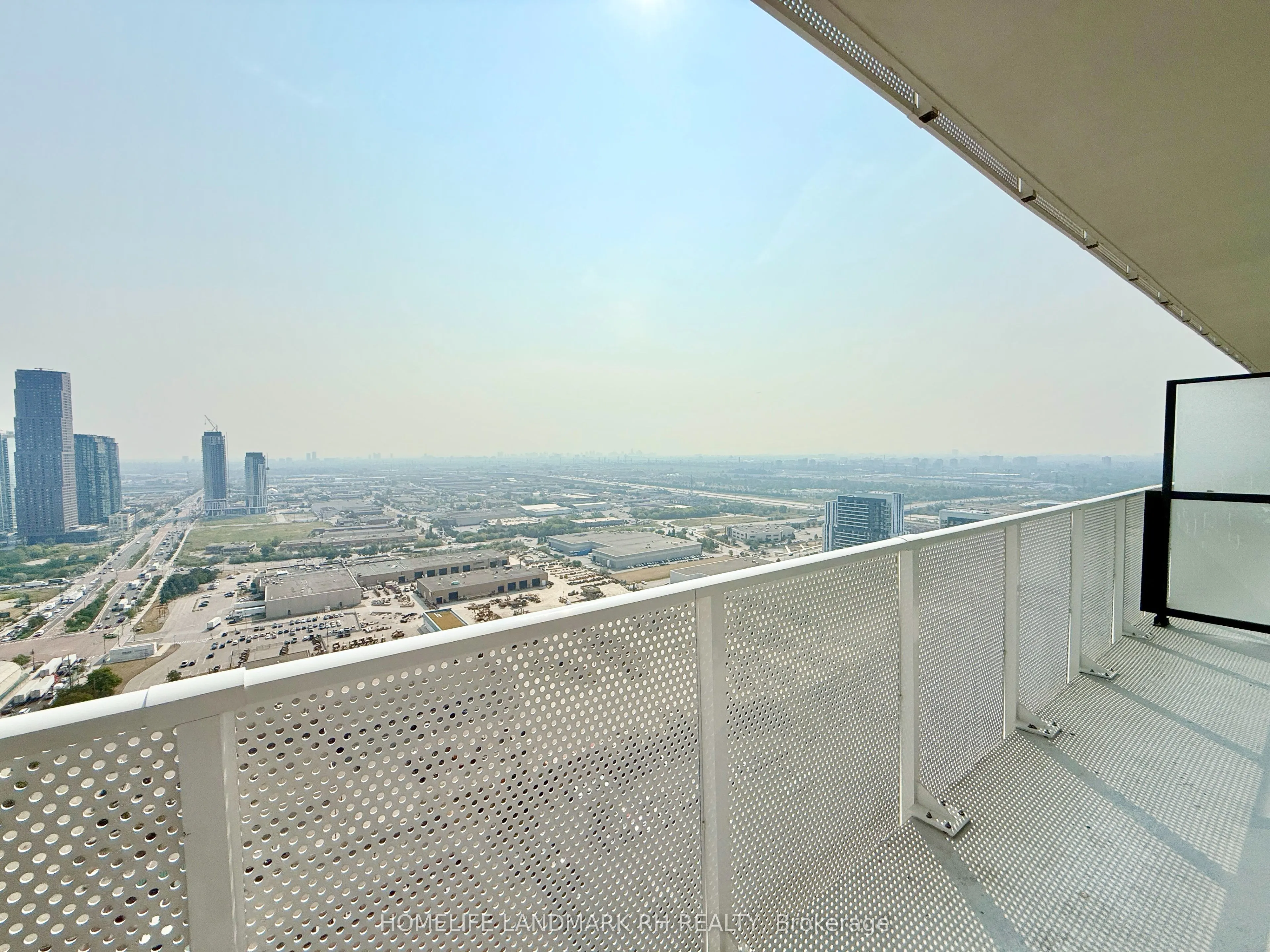 28 Interchange Way, #3806