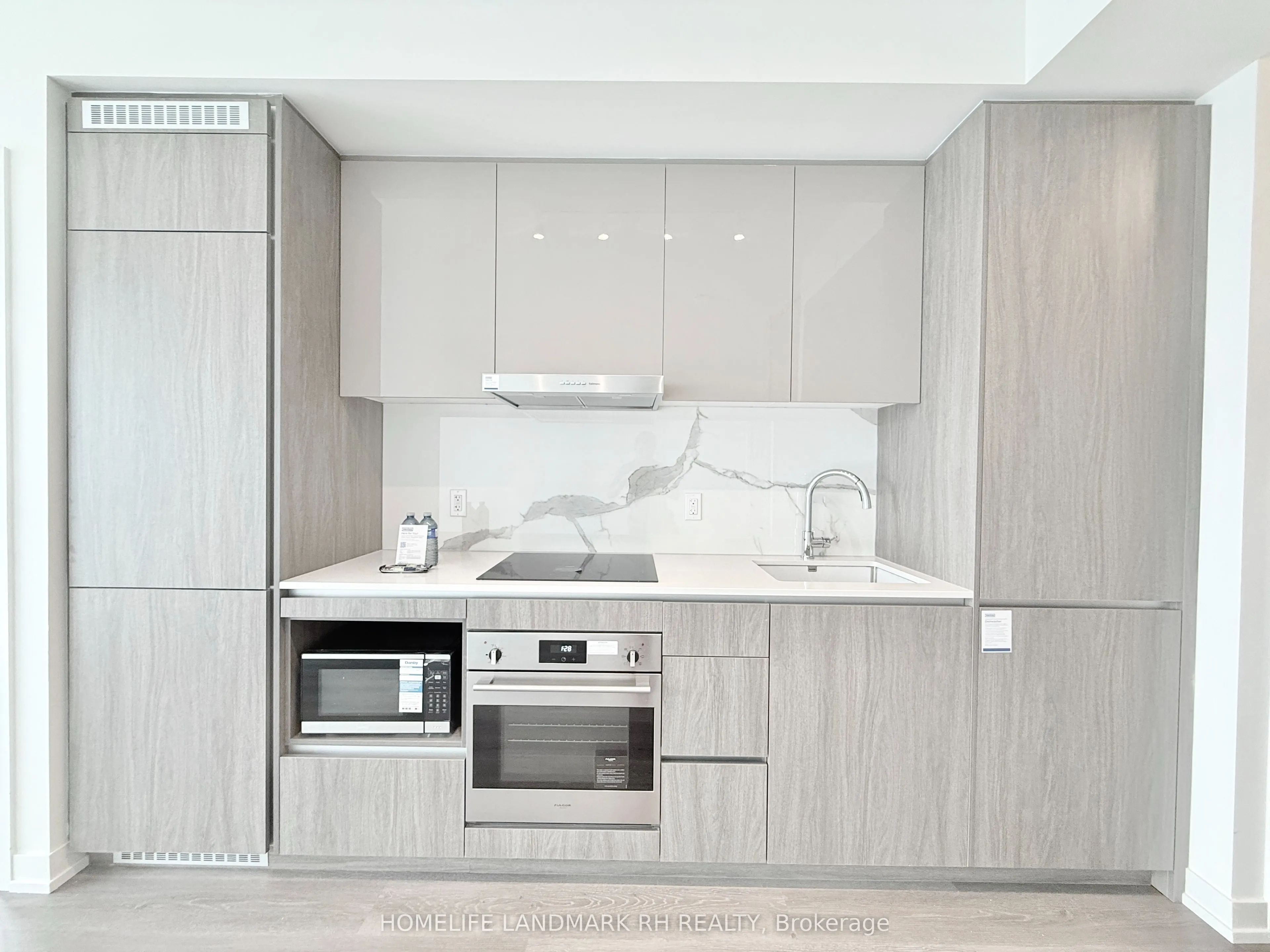 28 Interchange Way, #3806