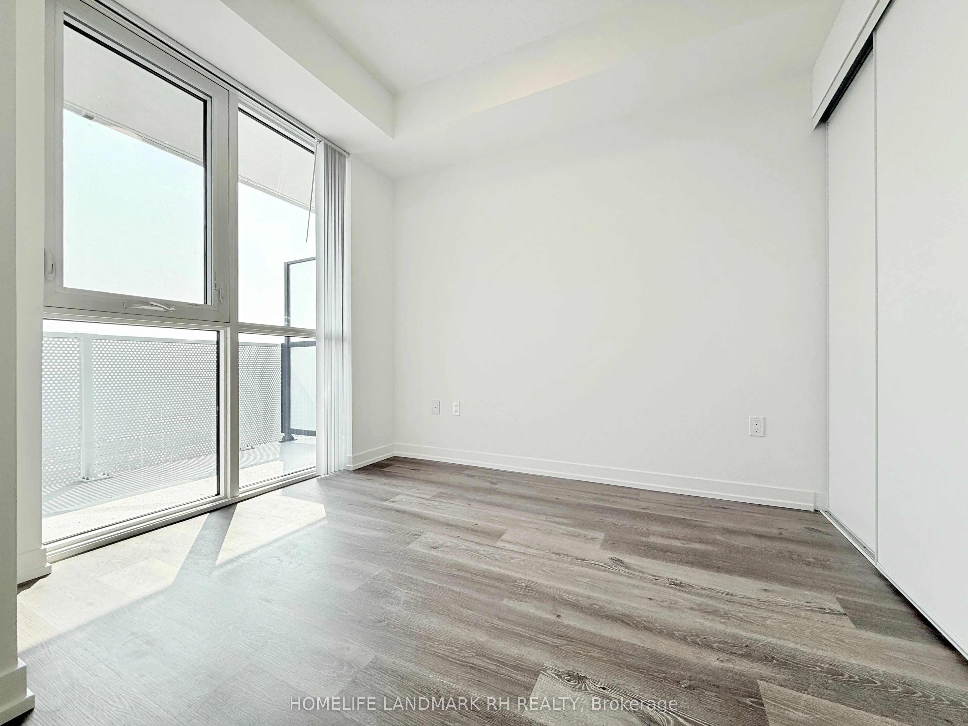 28 Interchange Way, #3806