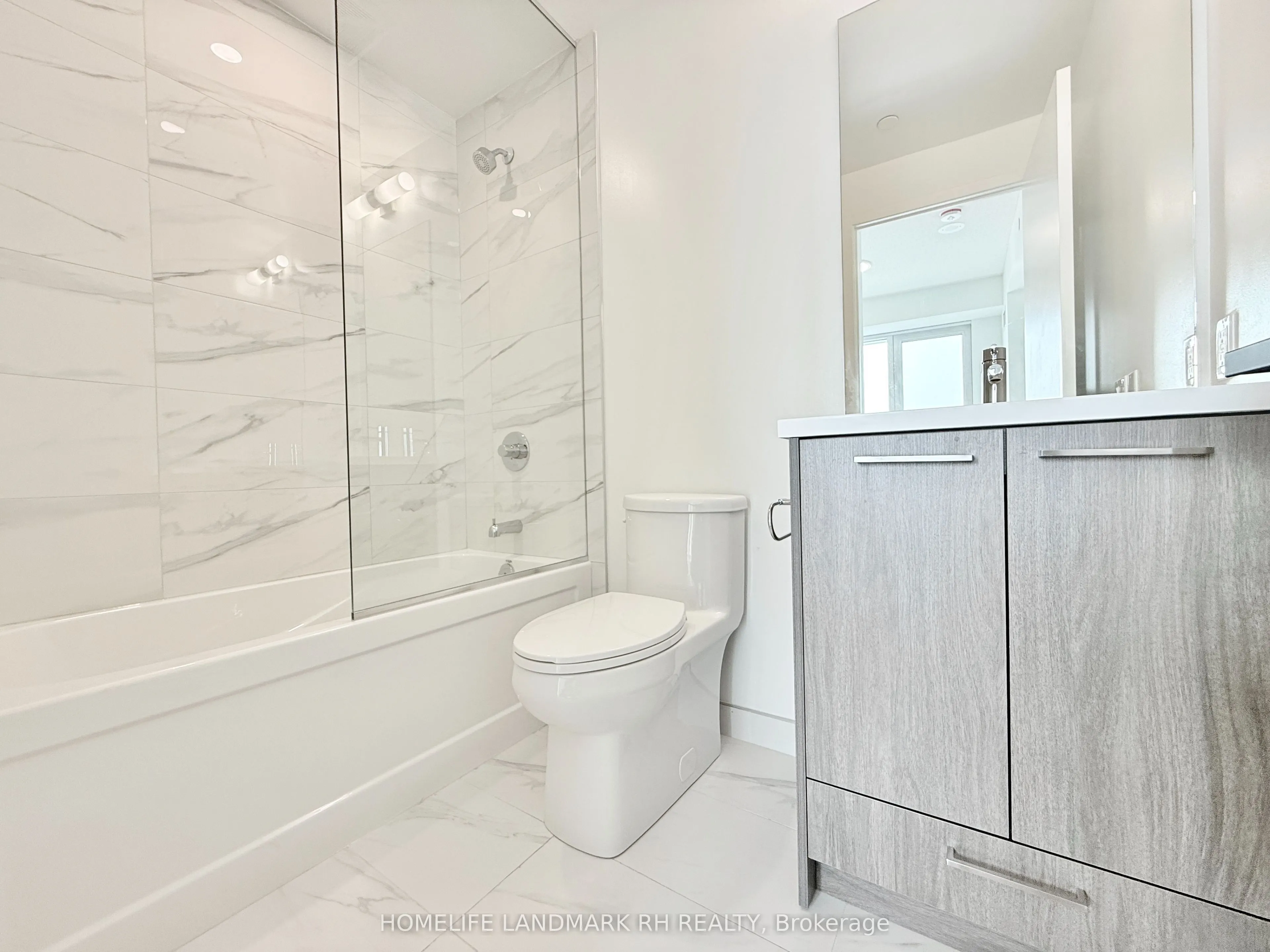 28 Interchange Way, #3806