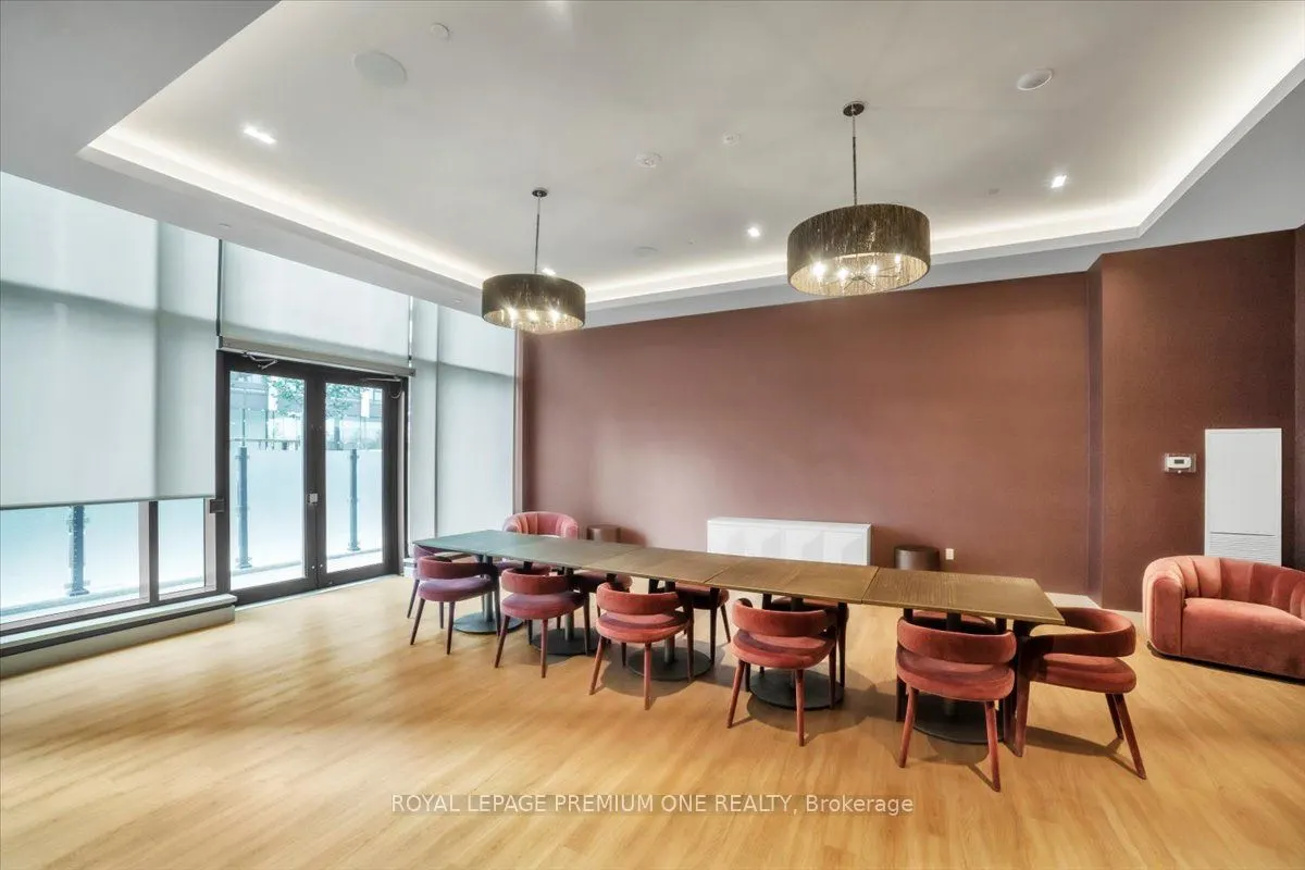 8960 Jane Street, #2102