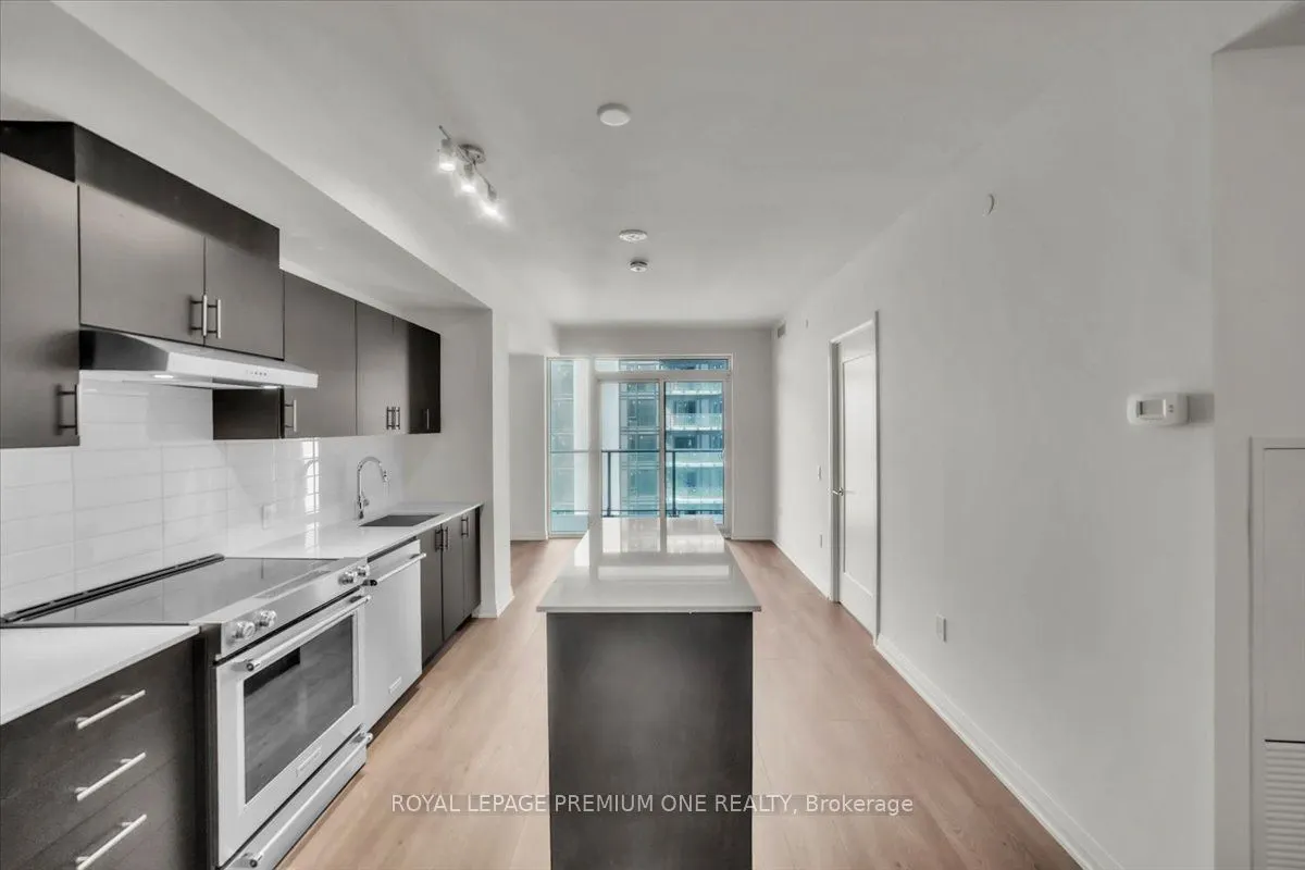 8960 Jane Street, #2102