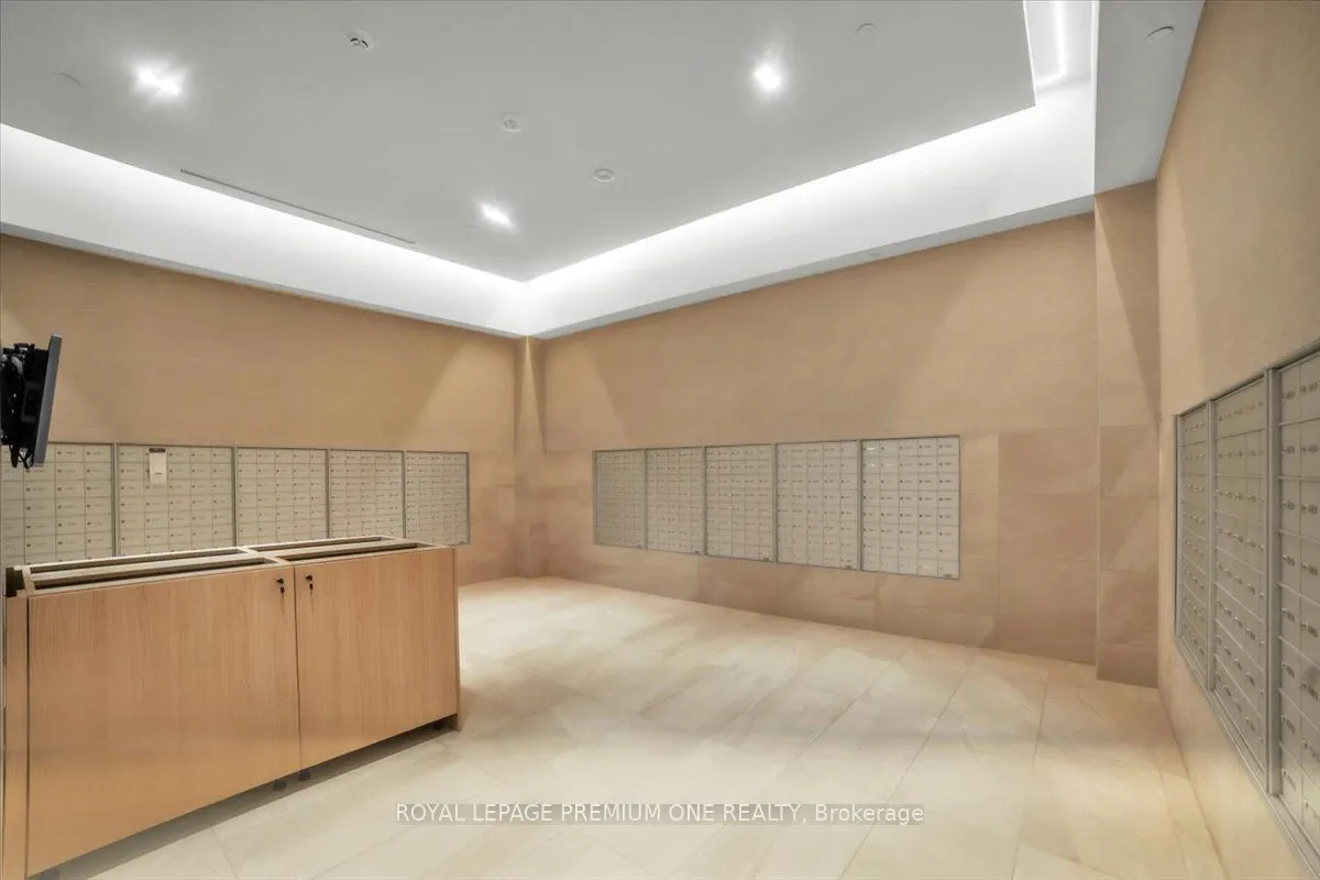 8960 Jane Street, #2102