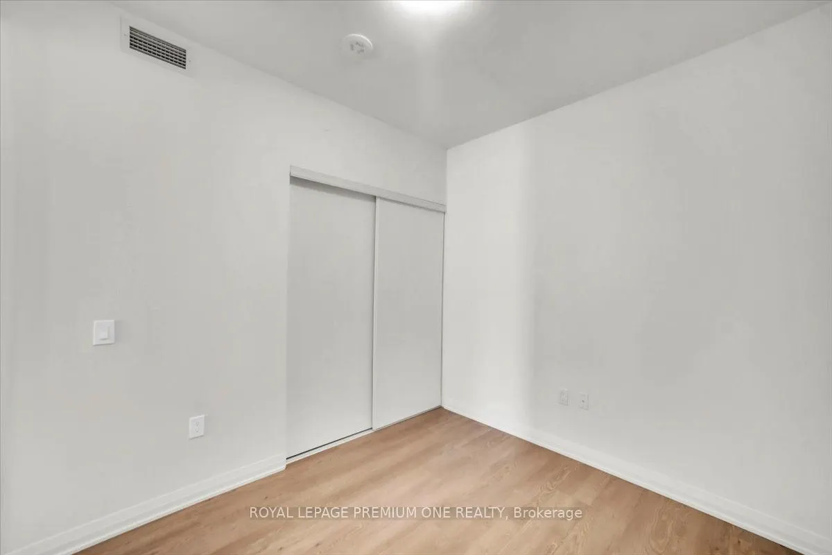 8960 Jane Street, #2102