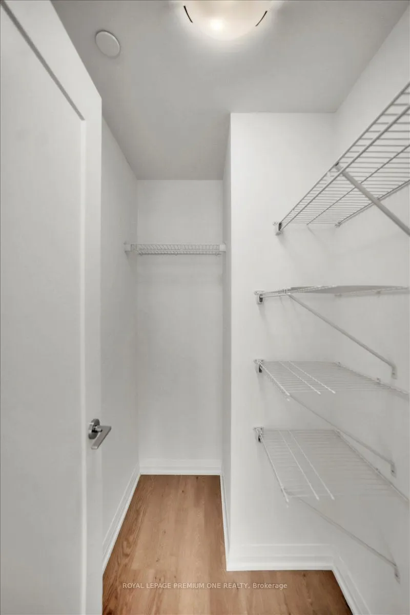 8960 Jane Street, #2102