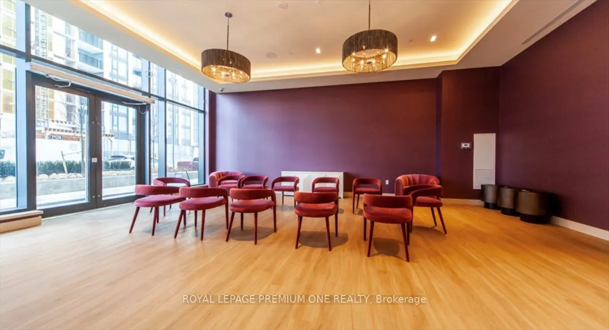 8960 Jane Street, #2102