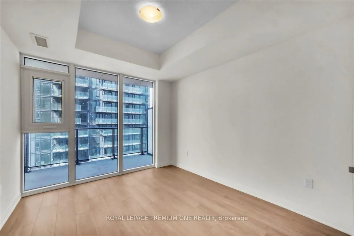 8960 Jane Street, #2102
