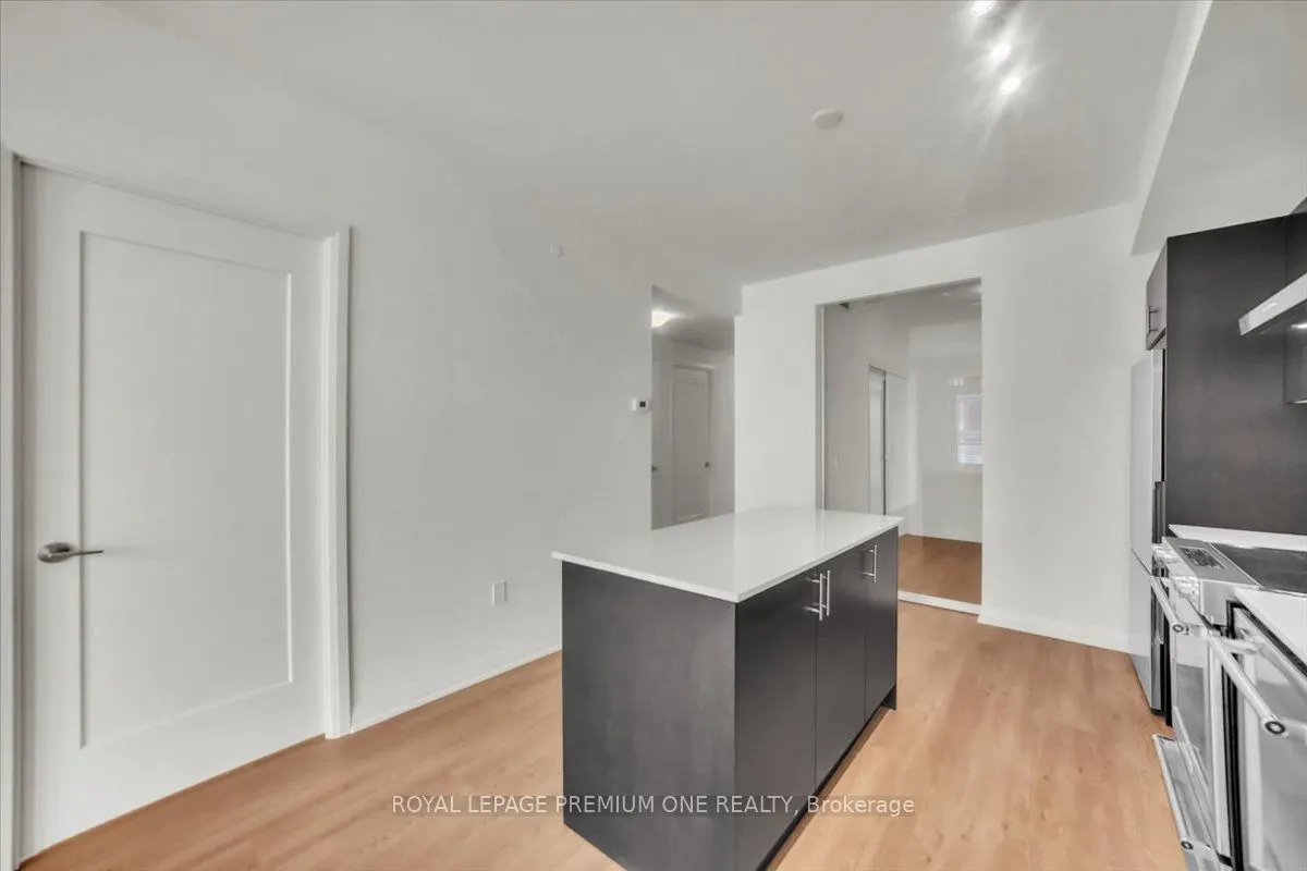 8960 Jane Street, #2102