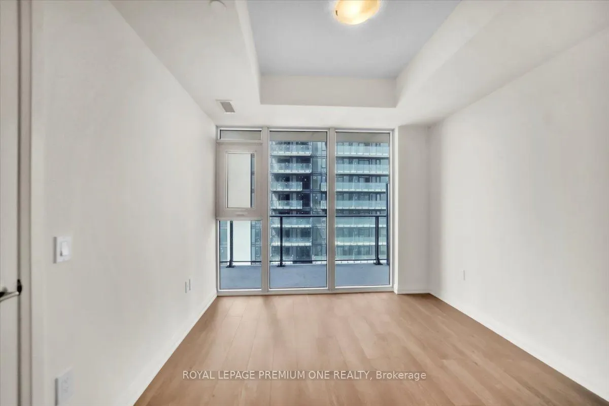 8960 Jane Street, #2102