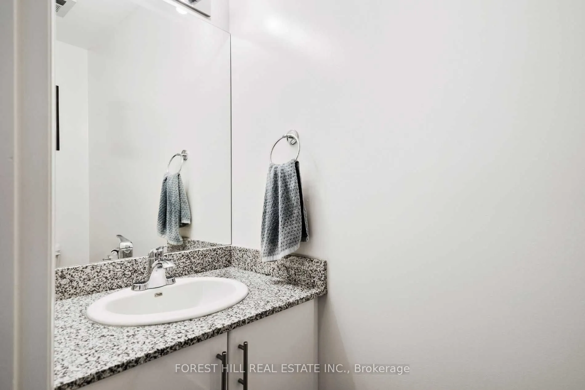 2900 Highway 7 Road, #3305