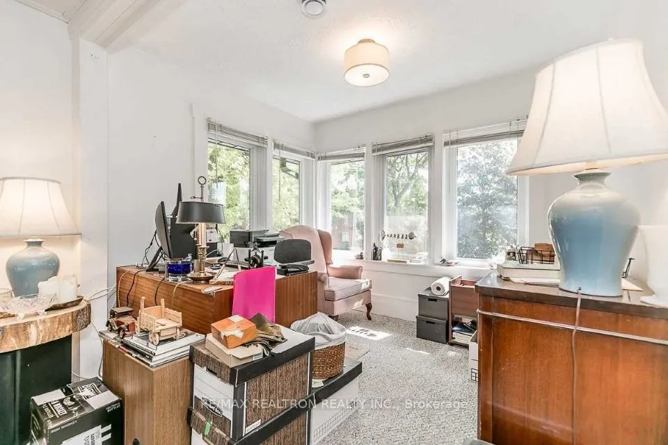 24 Kennedy Street W