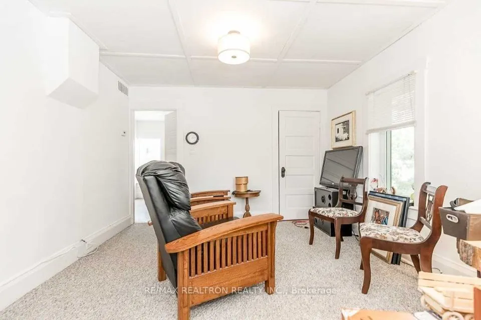 24 Kennedy Street W