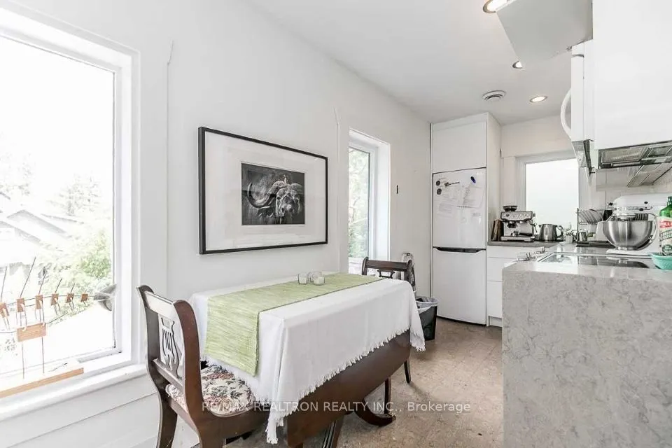 24 Kennedy Street W