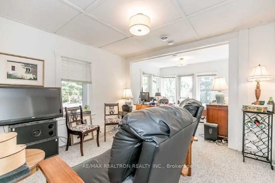 24 Kennedy Street W